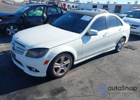 2010 Mercedes-Benz C 300 Sport z USA, uszkodzony, nr VIN WDDGF5EBXAF374219